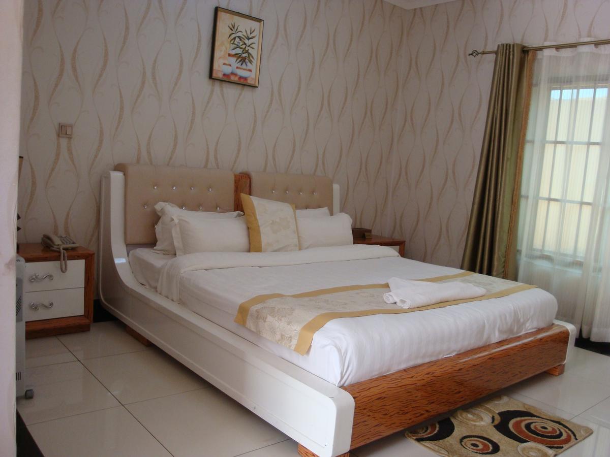 Golden Zambezi Lodge Лусака Екстер'єр фото
